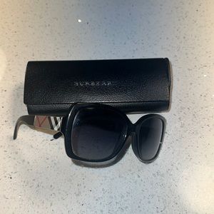 Office chic Burberry glasses